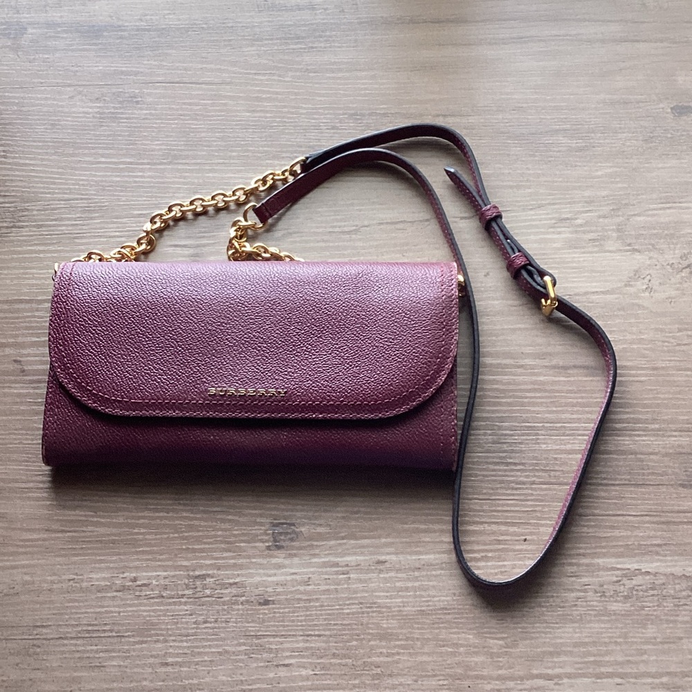 EUC Burberry Henley Crossbody Wallet on chain